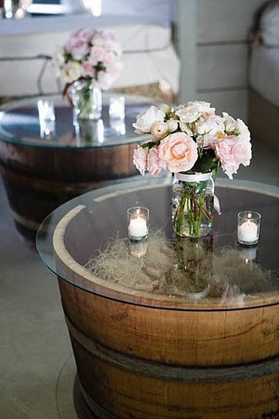 Дървена маса с варел със стъклен плот