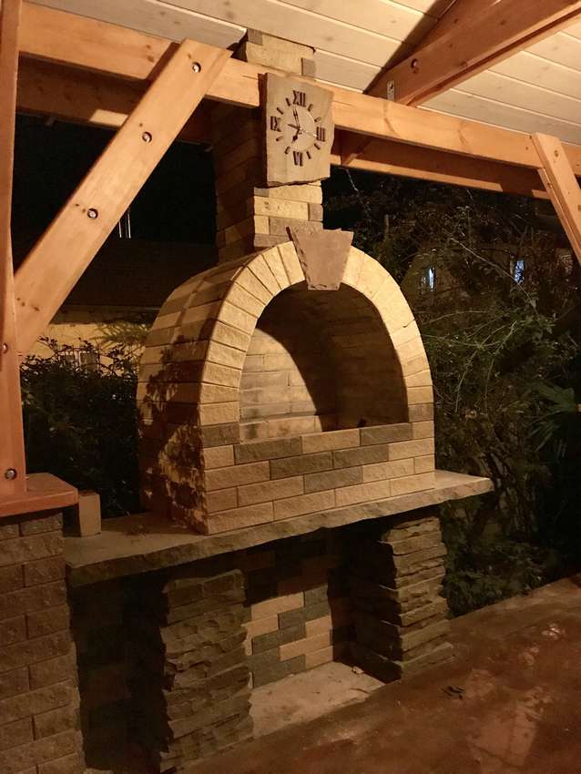 Кипърска барбекю скара с дъгообразен покрив в беседката