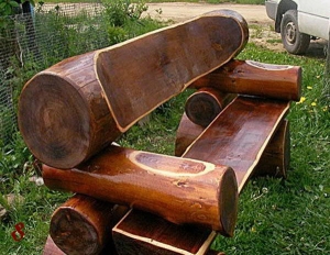 снимка на пейката от дървени трупи