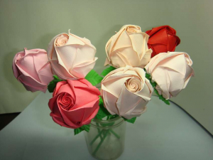 как да направите розово цвете от хартия