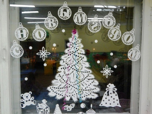 Коледни шарки на прозорци за рязане