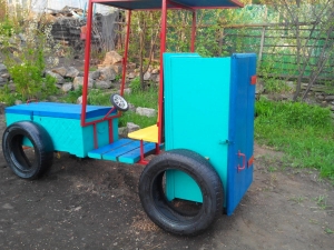 traktor på legepladsen