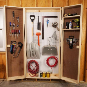 шкаф за инструменти с врати