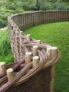 необичайна плетена ограда