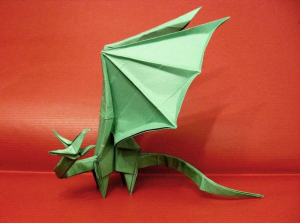 оригами дракон, направен от хартия