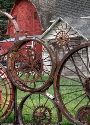 оригинална ограда, направена от колела
