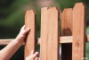 Hogyan frissítsünk egy fából készült kerítést
